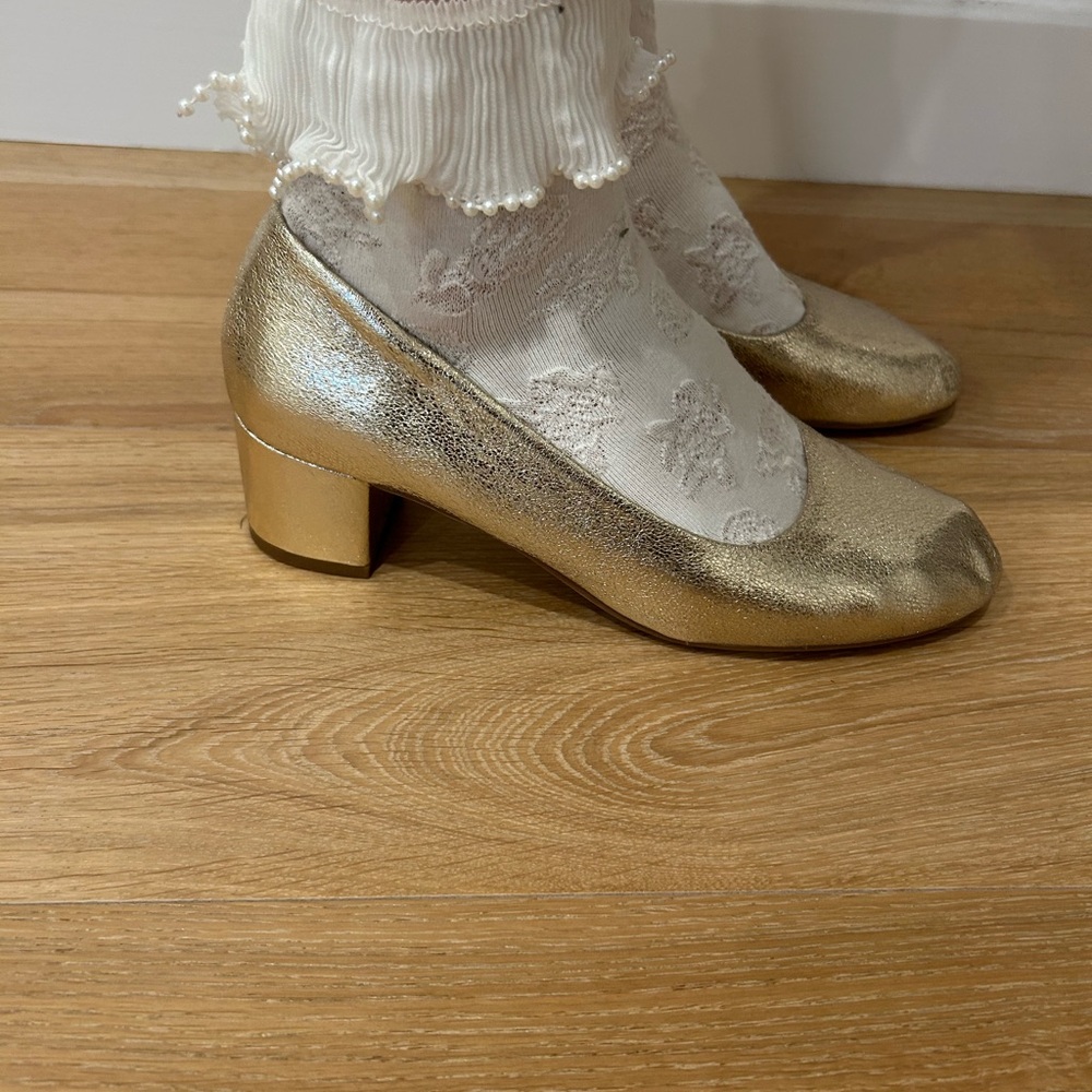 Women's Gold Pump Shoes size 7 vintage